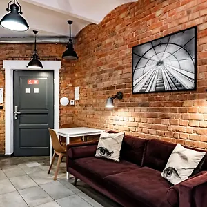 rentplanet-studio-strzaowa.poznan-hotels.com/